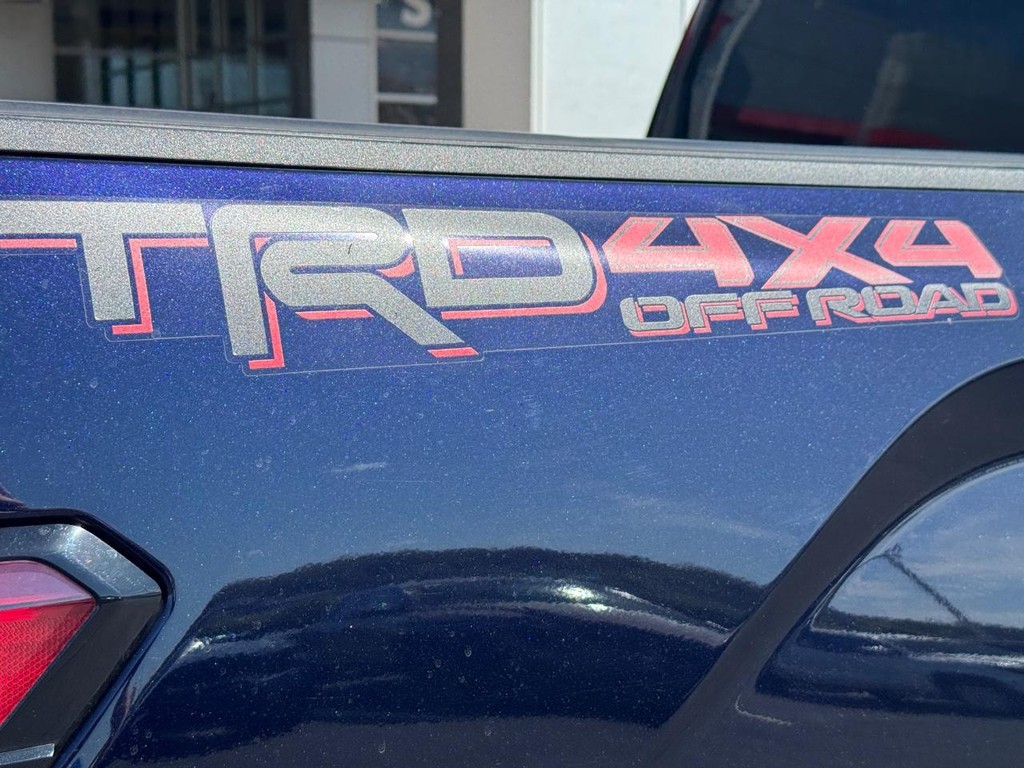 Toyota Tundra 4WD Vehicle Image 4