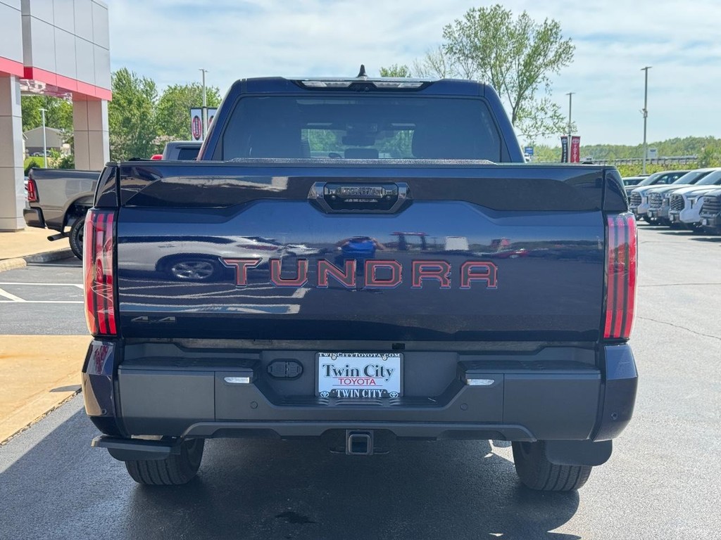 Toyota Tundra 4WD Vehicle Image 7
