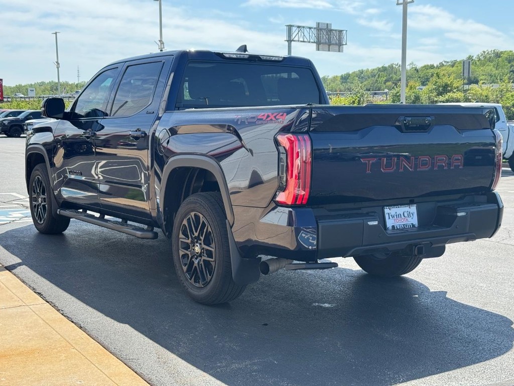 Toyota Tundra 4WD Vehicle Image 8