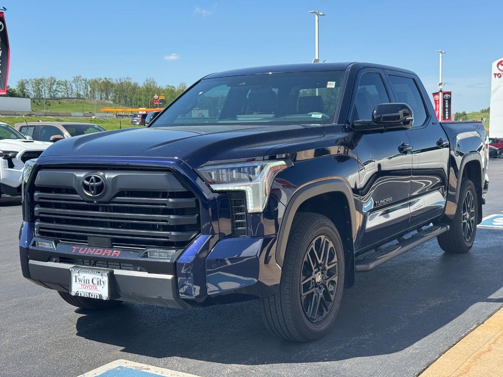 Toyota Tundra 4WD Vehicle Image 9