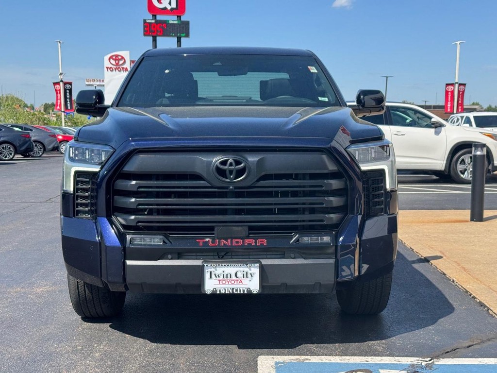 Toyota Tundra 4WD Vehicle Image 10