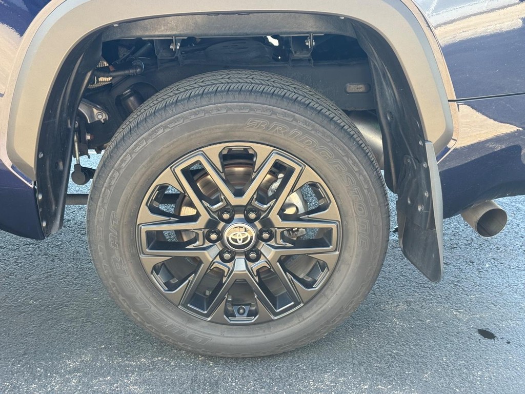Toyota Tundra 4WD Vehicle Image 11