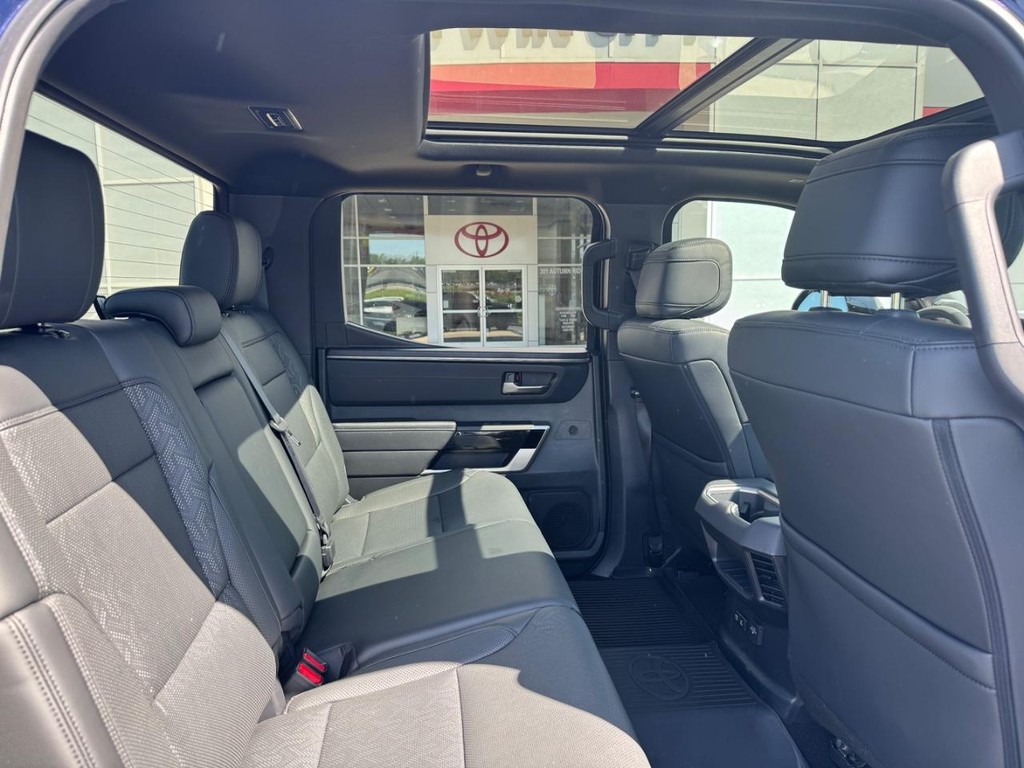 Toyota Tundra 4WD Vehicle Image 12