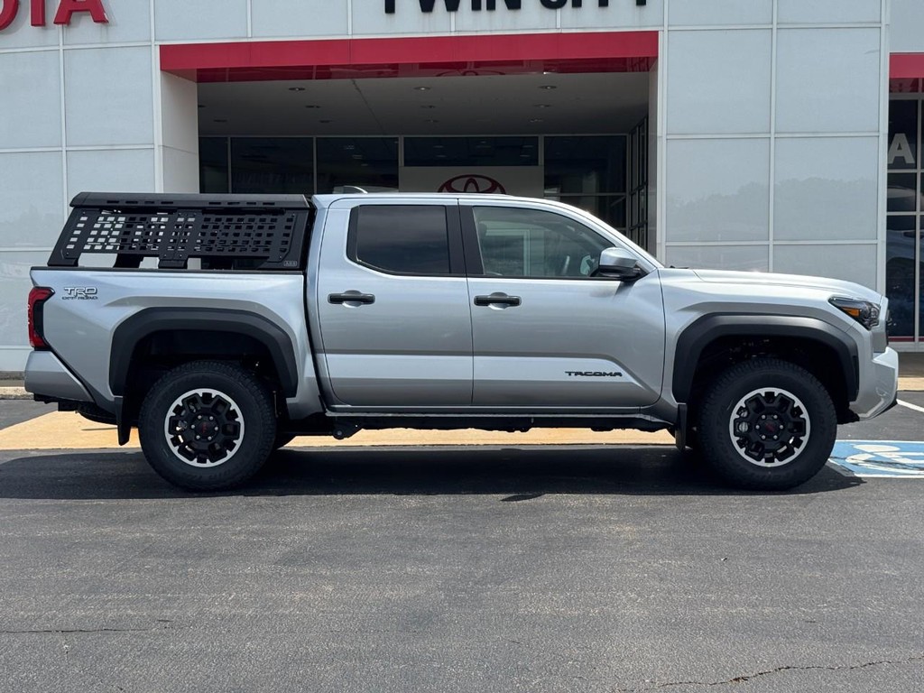 Toyota Tacoma 4WD Vehicle Image 2