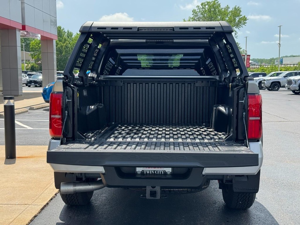 Toyota Tacoma 4WD Vehicle Image 4