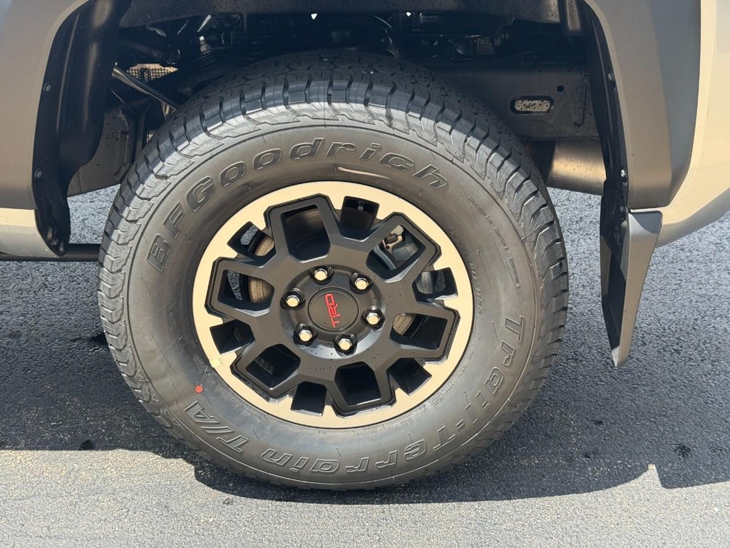 Toyota Tacoma 4WD Vehicle Image 7