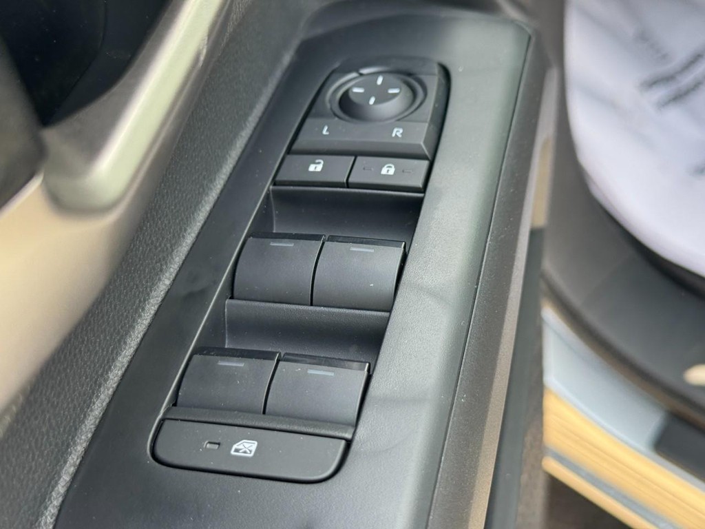 Toyota Tacoma 4WD Vehicle Image 15