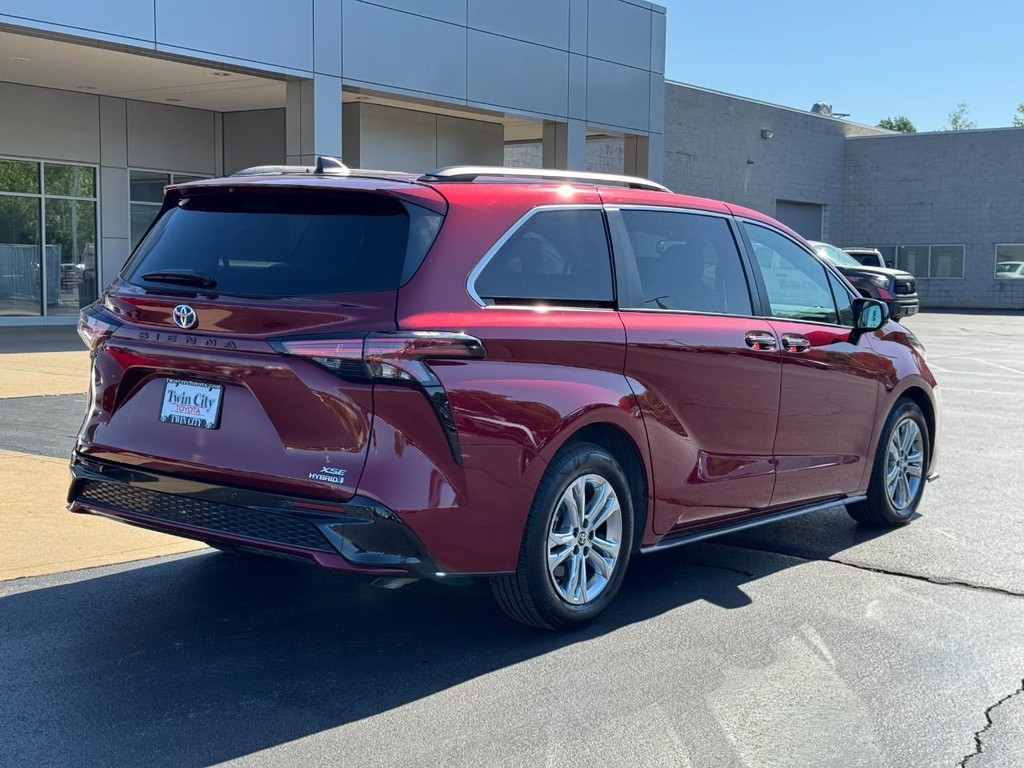 Toyota Sienna Vehicle Image 3