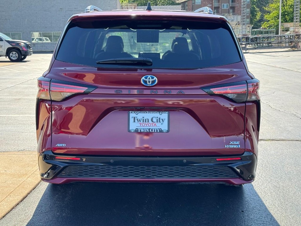 Toyota Sienna Vehicle Image 5