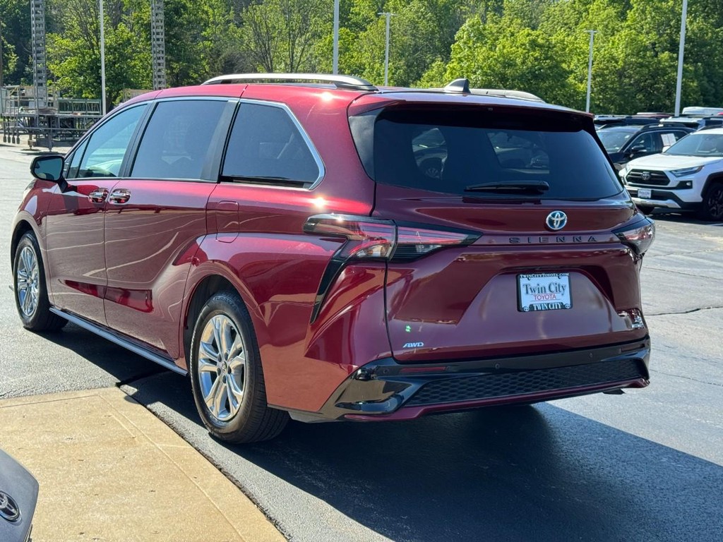 Toyota Sienna Vehicle Image 6