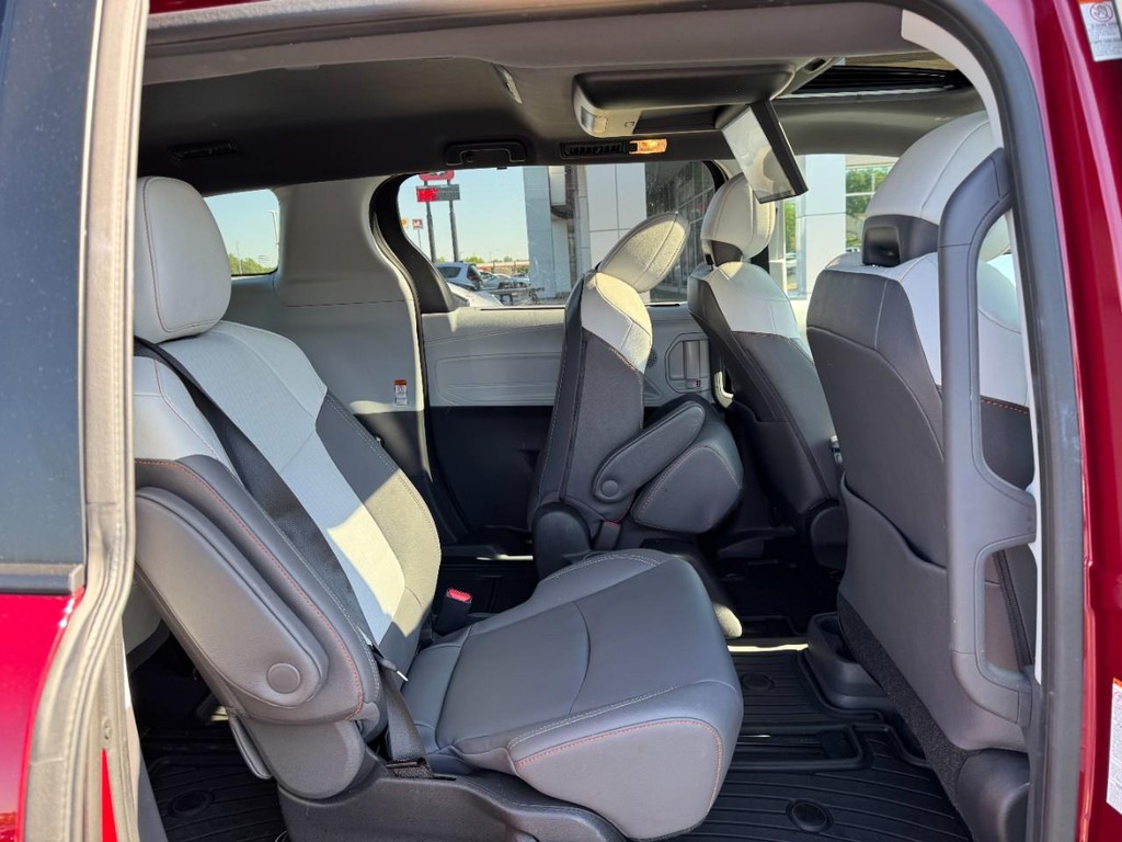 Toyota Sienna Vehicle Image 11