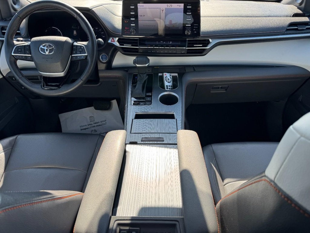 Toyota Sienna Vehicle Image 12