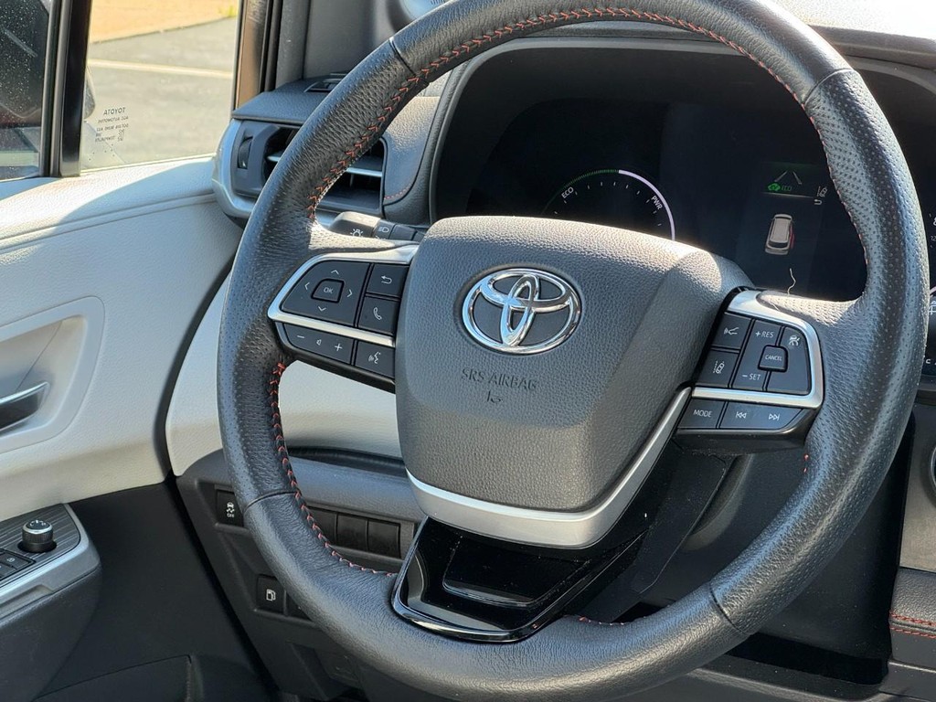 Toyota Sienna Vehicle Image 13