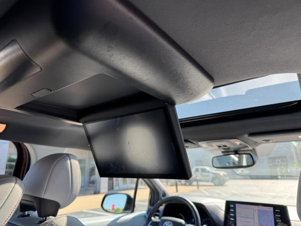 Toyota Sienna Vehicle Image 17