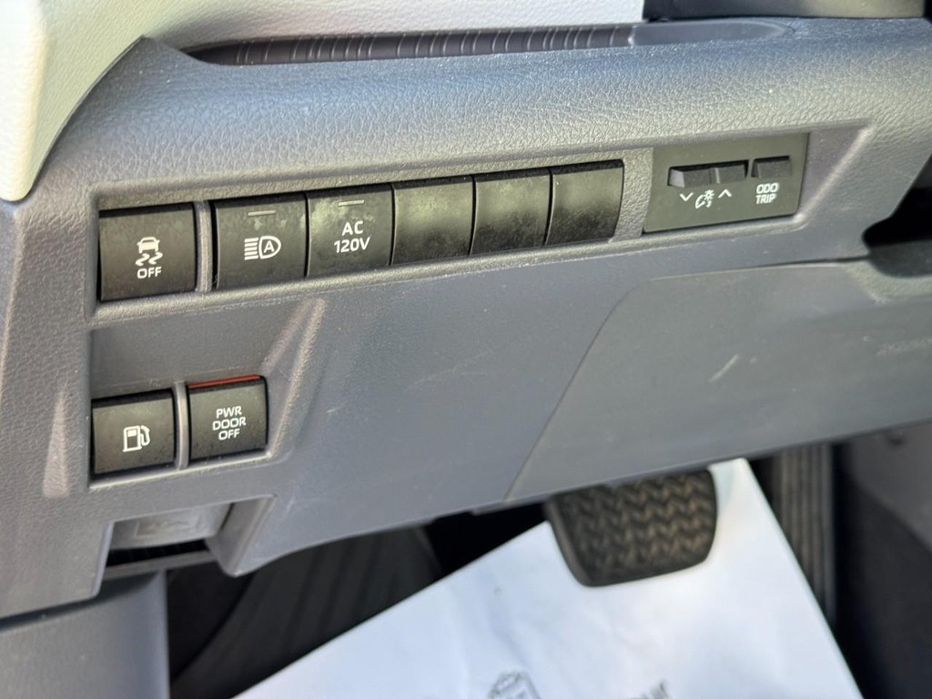 Toyota Sienna Vehicle Image 18