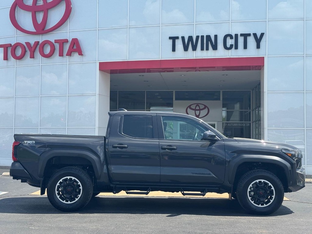 Toyota Tacoma 4WD Vehicle Image 2