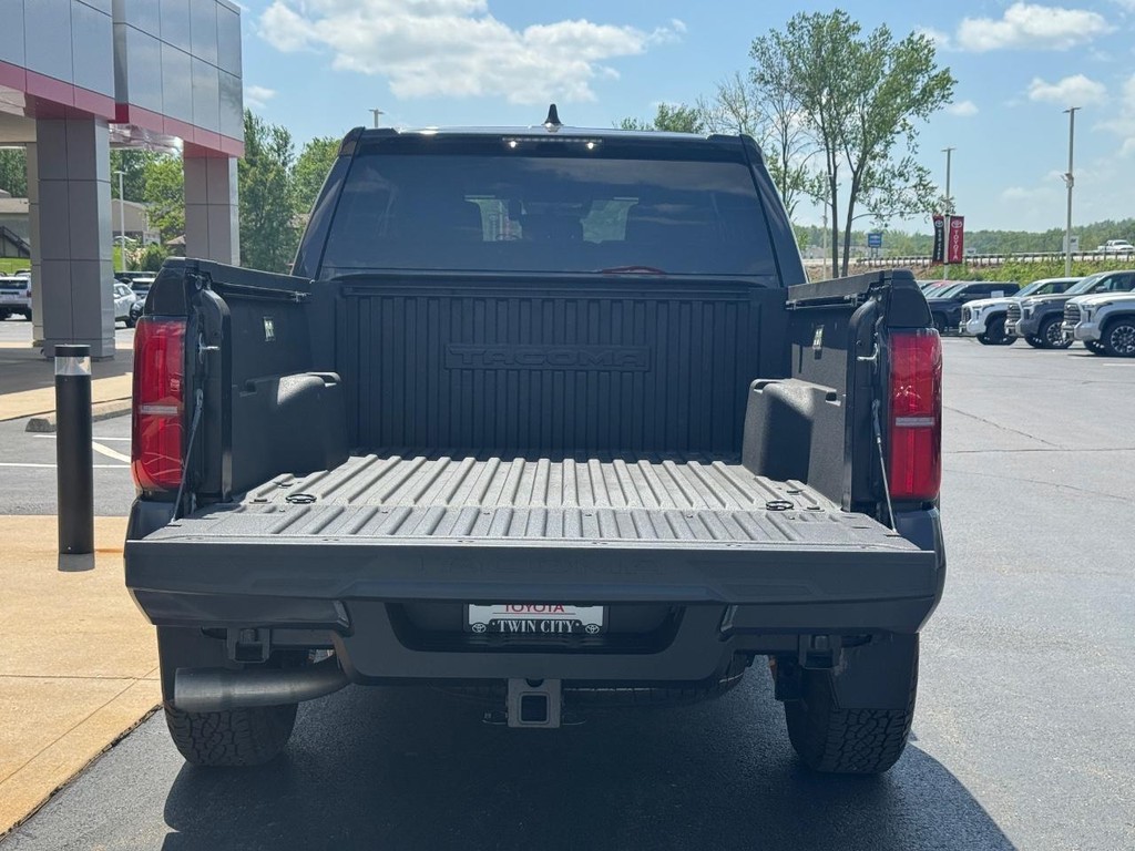 Toyota Tacoma 4WD Vehicle Image 4