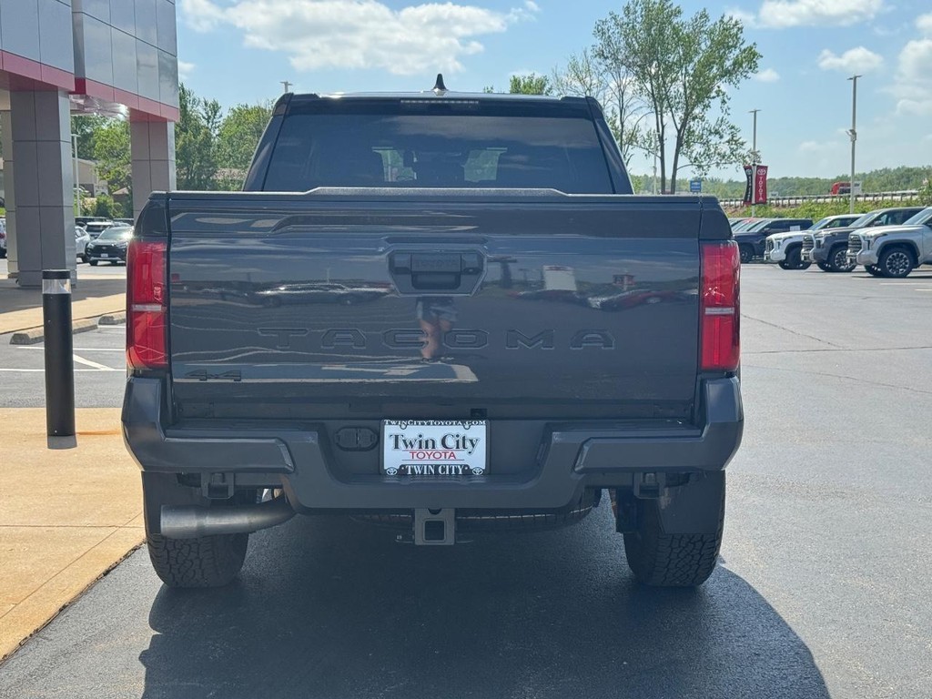 Toyota Tacoma 4WD Vehicle Image 5