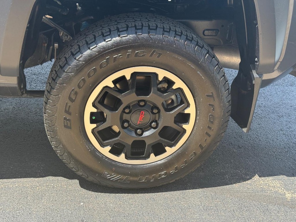 Toyota Tacoma 4WD Vehicle Image 9