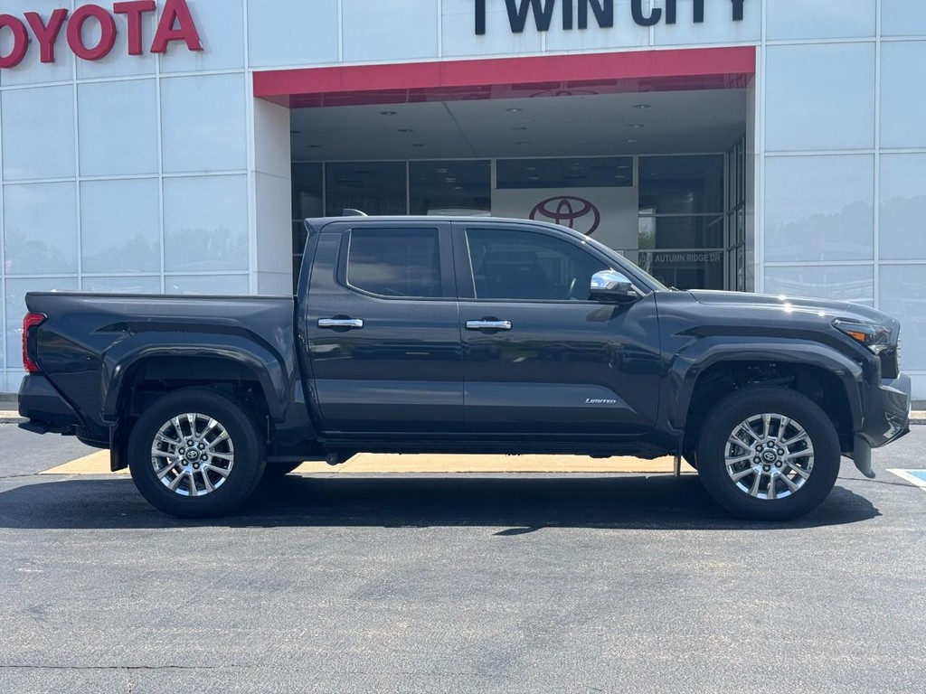 Toyota Tacoma 4WD Vehicle Image 2