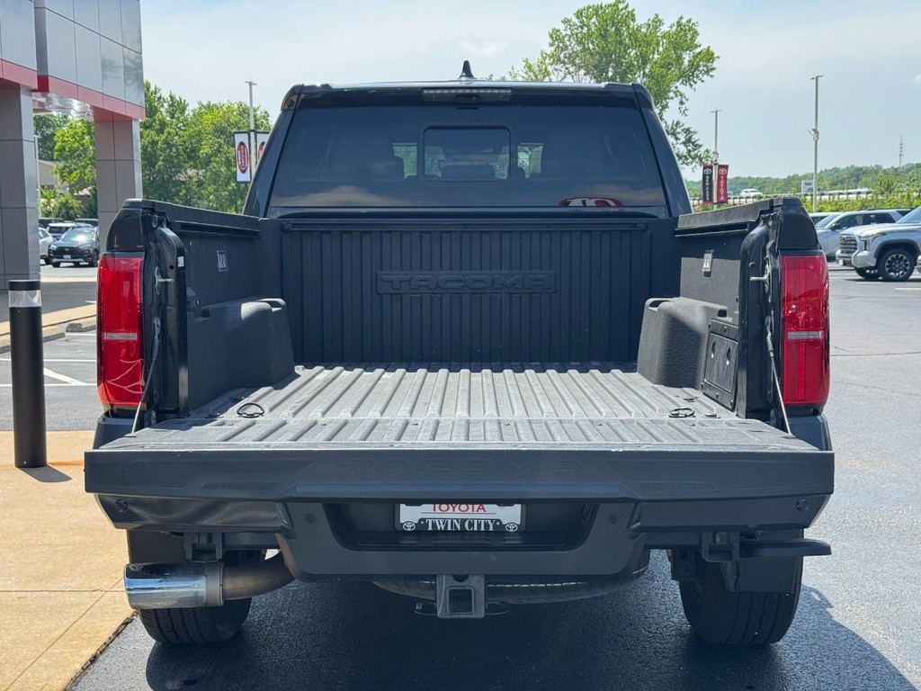 Toyota Tacoma 4WD Vehicle Image 4