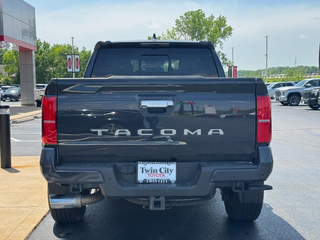 Toyota Tacoma 4WD Vehicle Image 5