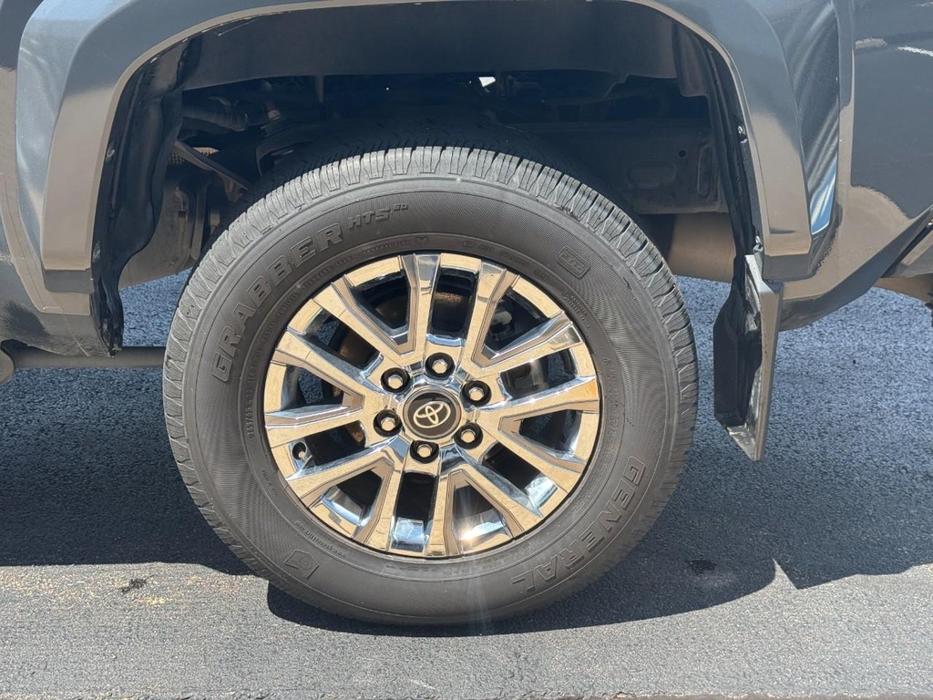 Toyota Tacoma 4WD Vehicle Image 7