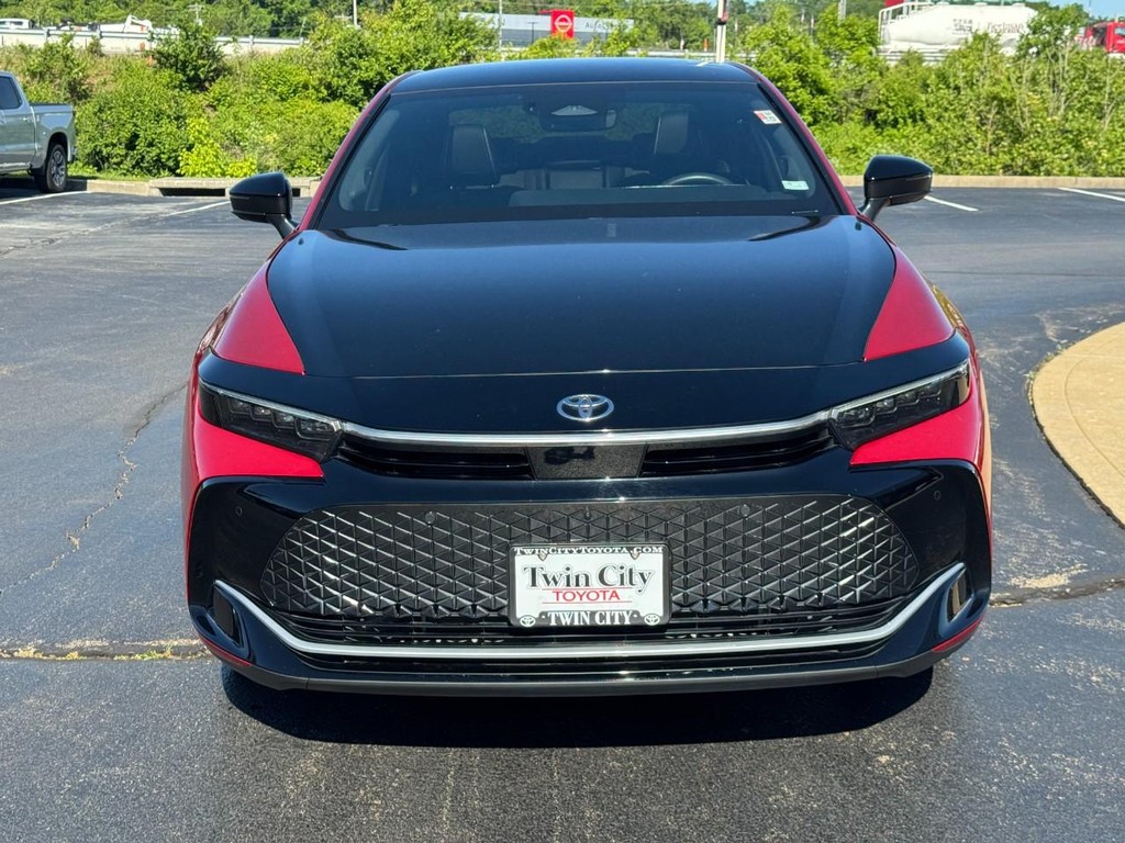 Toyota Crown Vehicle Image 9
