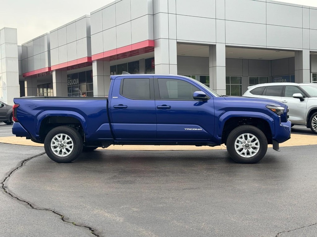 Toyota Tacoma 4WD Vehicle Image 2
