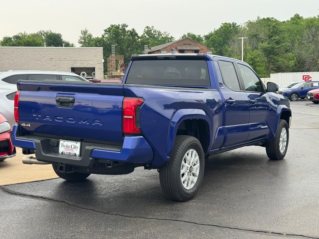 Toyota Tacoma 4WD Vehicle Image 3