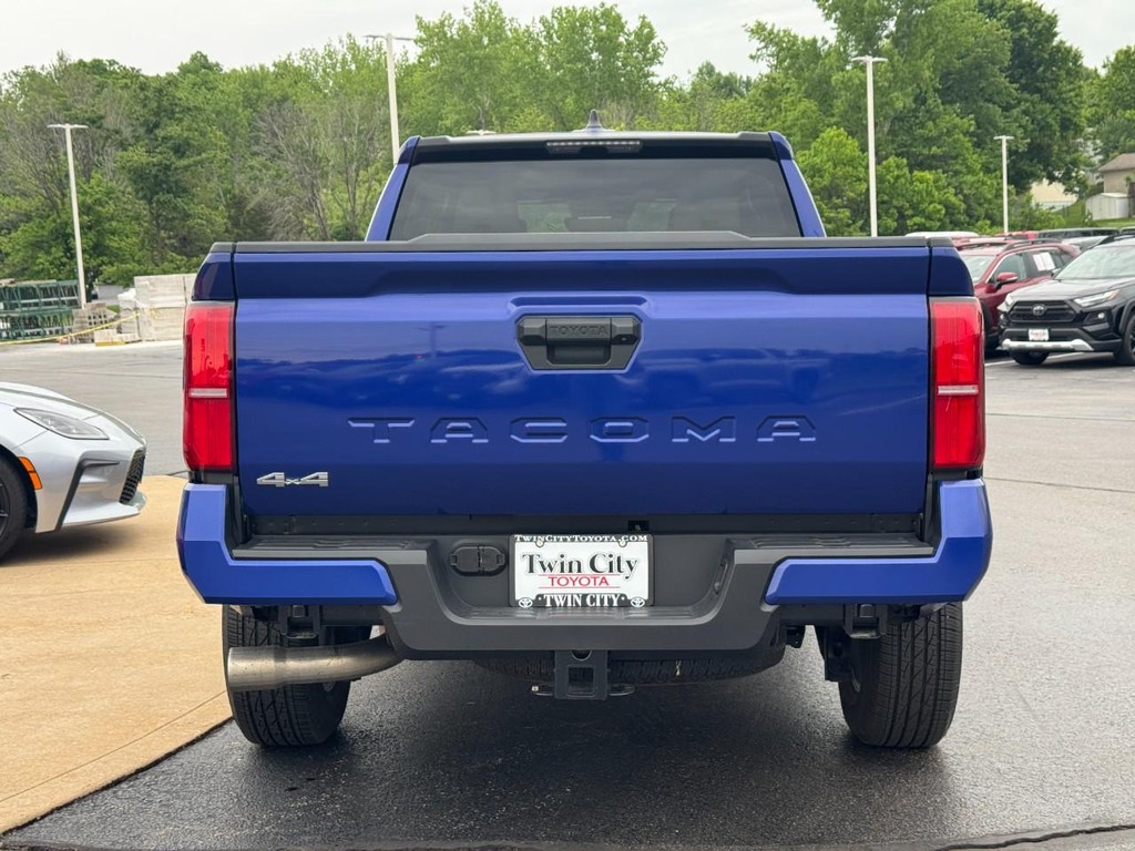 Toyota Tacoma 4WD Vehicle Image 5