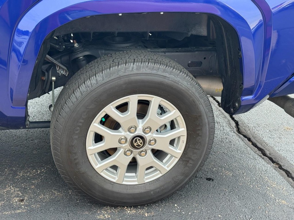 Toyota Tacoma 4WD Vehicle Image 7