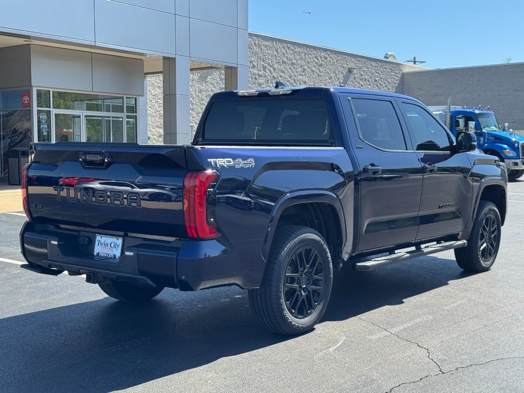 Toyota Tundra 4WD Vehicle Image 3