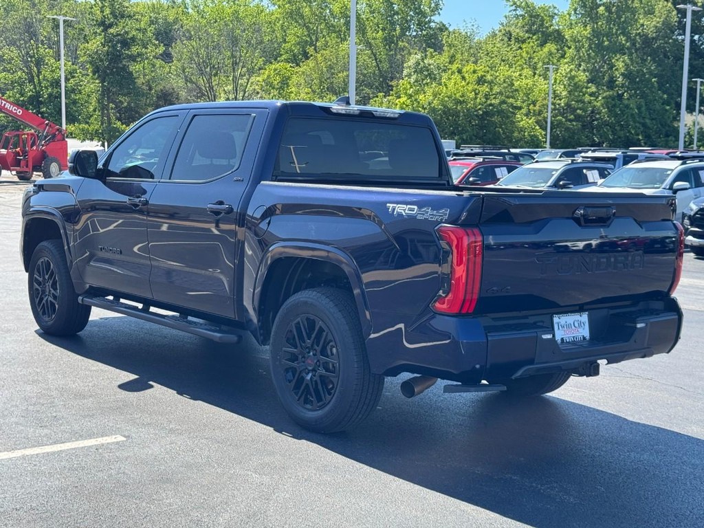 Toyota Tundra 4WD Vehicle Image 6