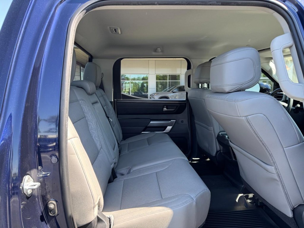 Toyota Tundra 4WD Vehicle Image 10