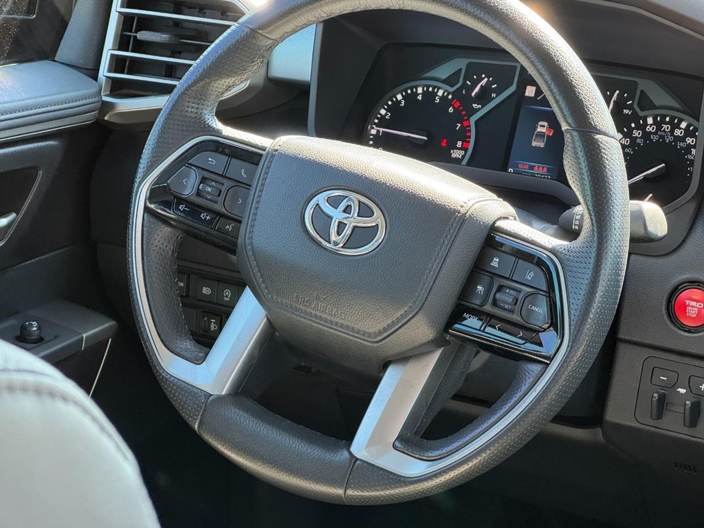 Toyota Tundra 4WD Vehicle Image 12