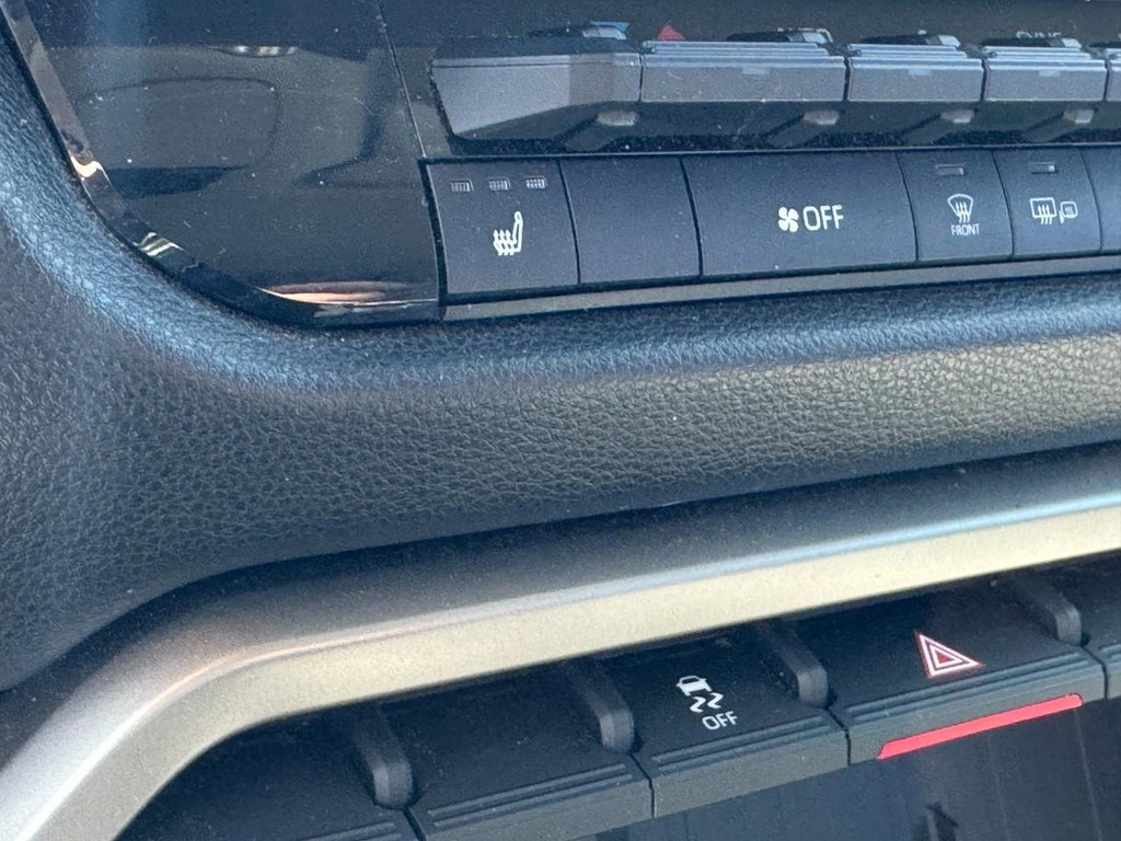 Toyota Tundra 4WD Vehicle Image 21