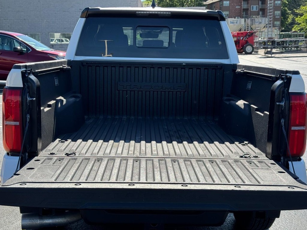Toyota Tacoma 4WD Vehicle Image 4