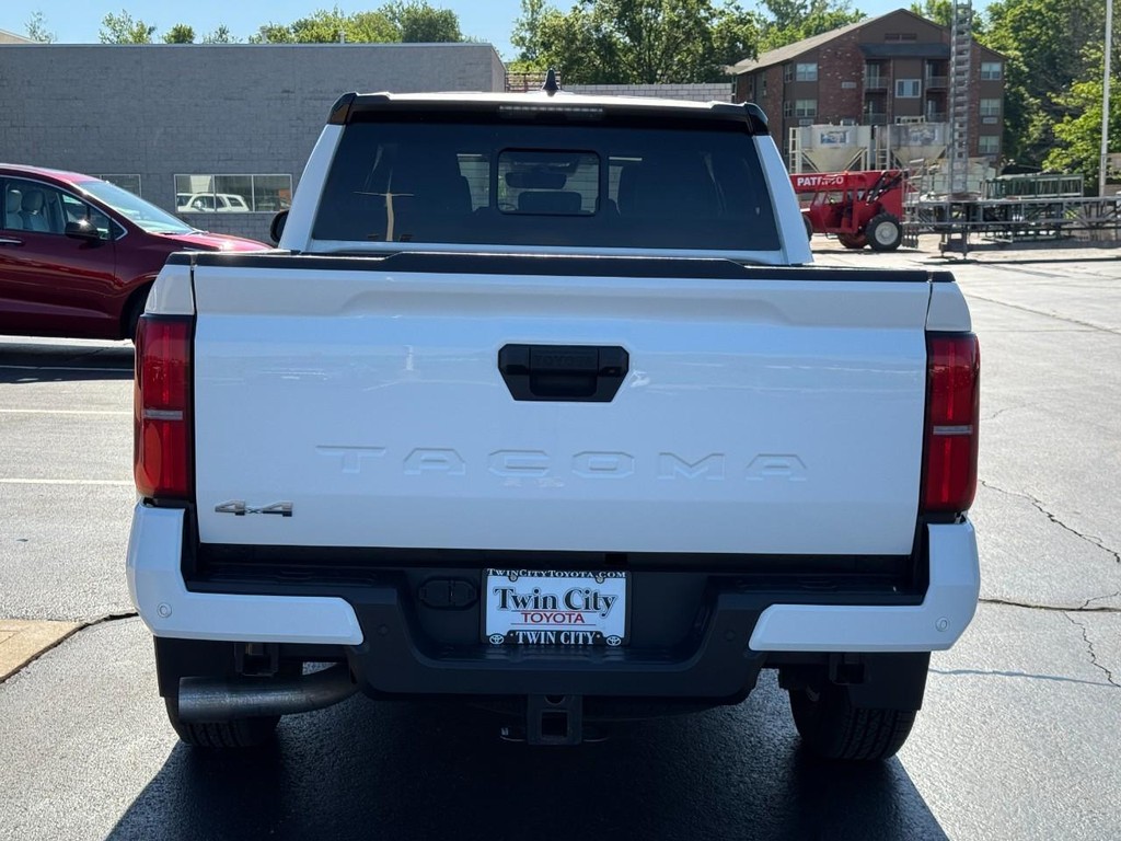 Toyota Tacoma 4WD Vehicle Image 5