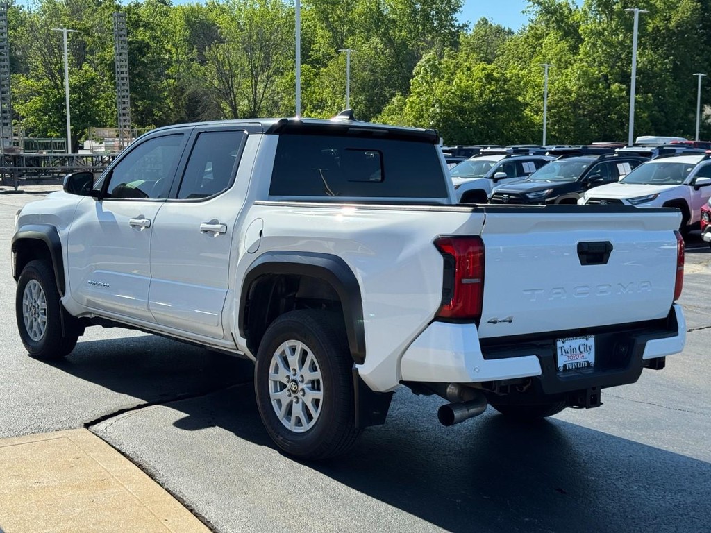 Toyota Tacoma 4WD Vehicle Image 6