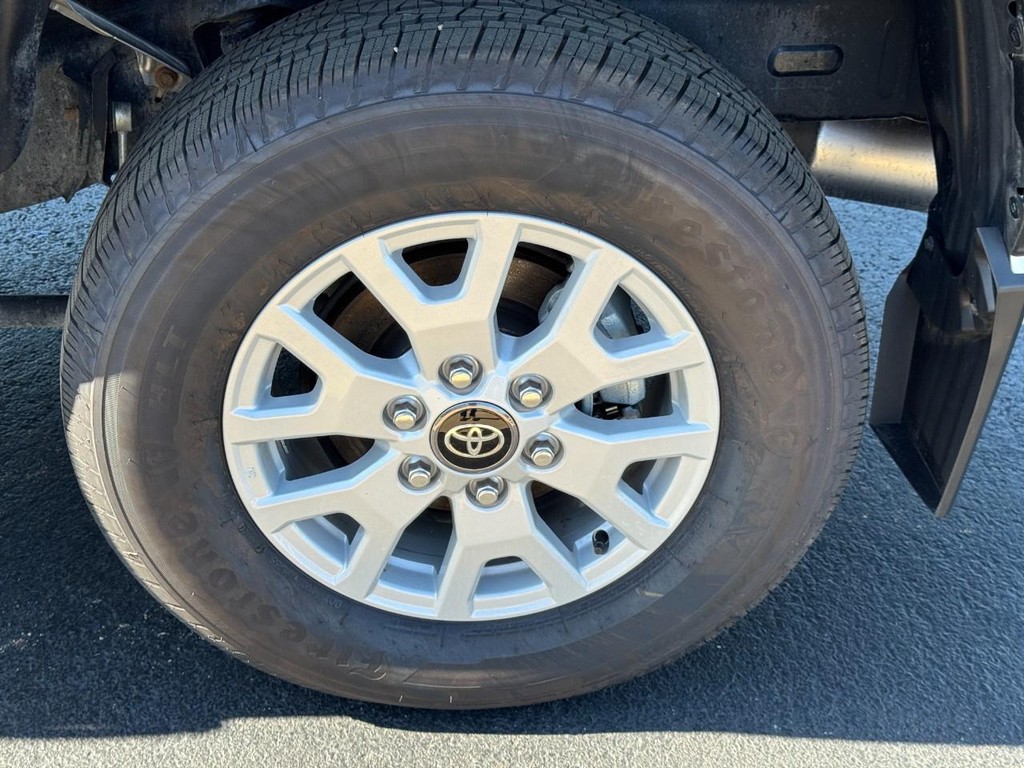 Toyota Tacoma 4WD Vehicle Image 7