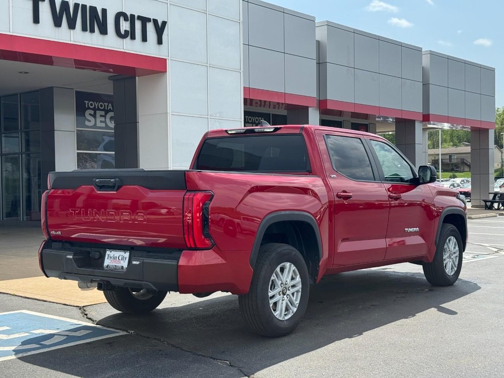 Toyota Tundra 4WD Vehicle Image 3