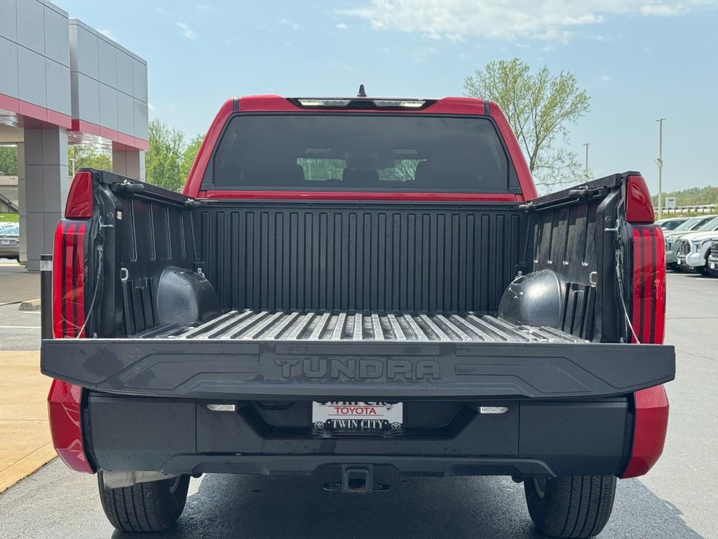 Toyota Tundra 4WD Vehicle Image 4