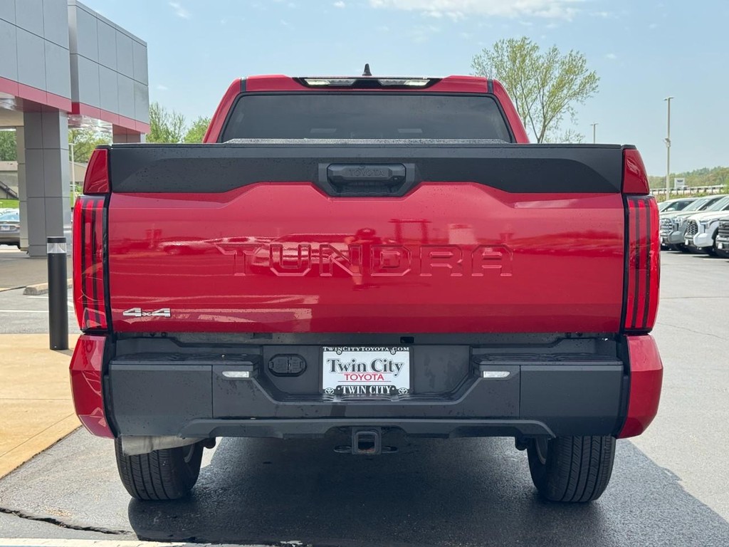 Toyota Tundra 4WD Vehicle Image 5