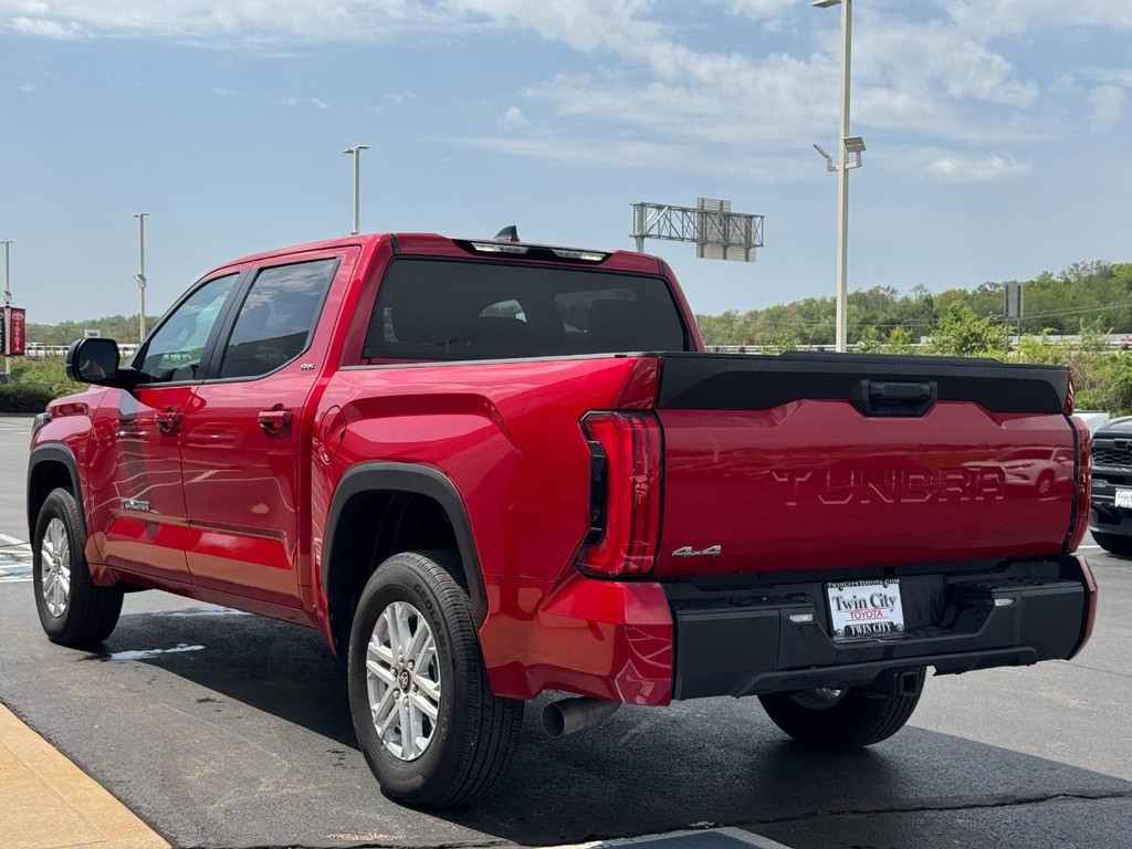 Toyota Tundra 4WD Vehicle Image 6