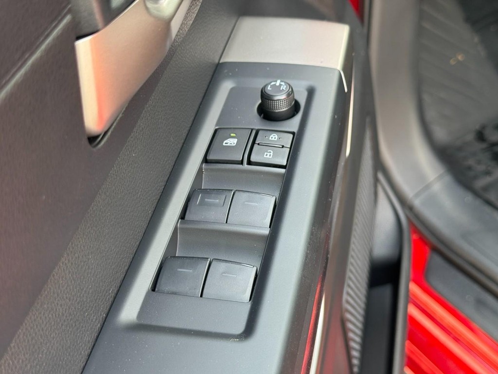 Toyota Tundra 4WD Vehicle Image 15