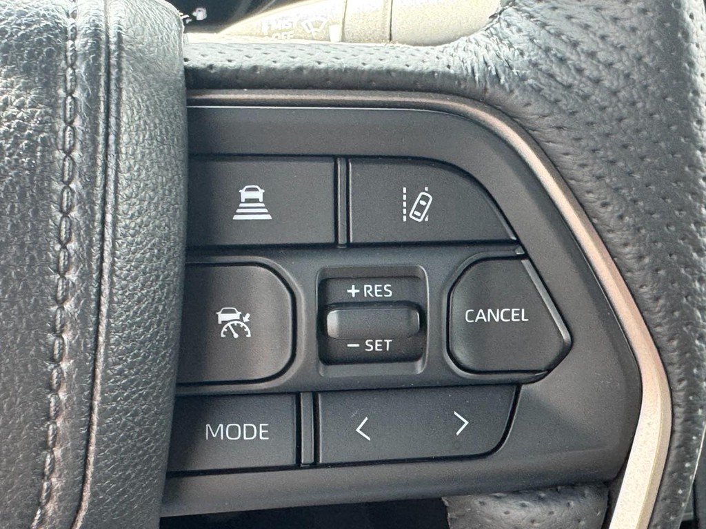 Toyota Tundra 4WD Vehicle Image 18