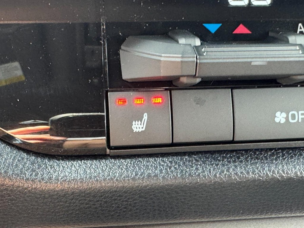 Toyota Tundra 4WD Vehicle Image 21