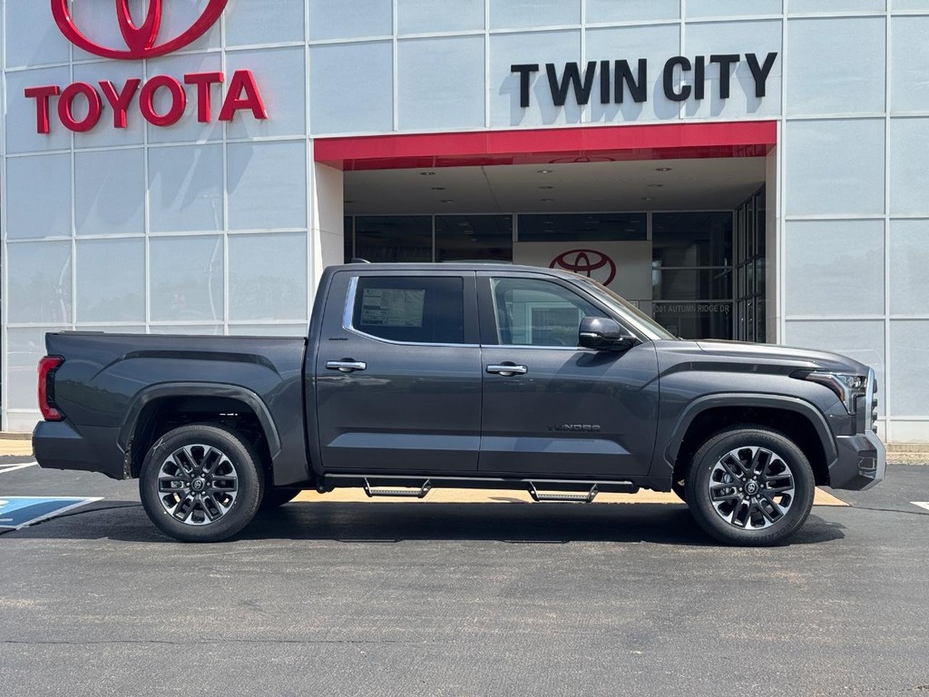 Toyota Tundra 4WD Vehicle Image 2