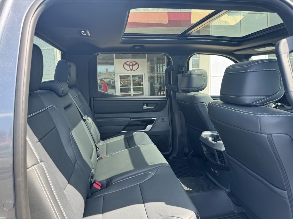 Toyota Tundra 4WD Vehicle Image 5